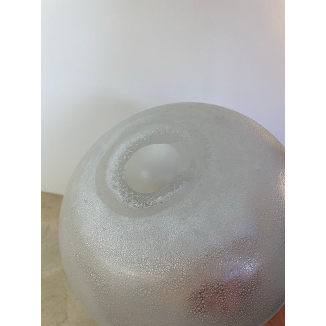 Mid-Century Modern Vintage Murano-Style Scavo Crystaline Finish Glass Vase, Organic Freeform For Sale - Image 3 of 9