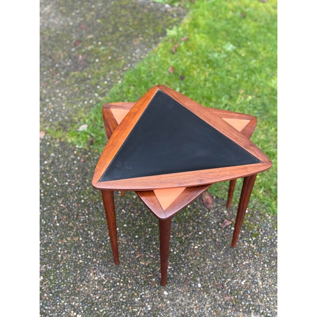 Arthur Umanoff 1960s Set of 2 Walnut Attributed to Arthur Umanoff Guitar Pick Triangular Nesting Tables For Sale - Image 4 of 9