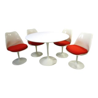 Early 42" Saarinen Tulip Dining Set With 4 Chairs by Knoll For Sale