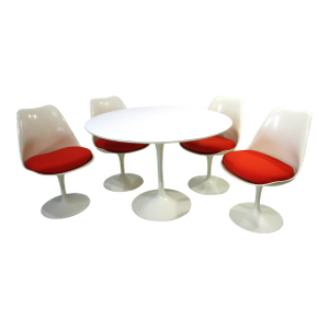 Early 42" Saarinen Tulip Dining Set With 4 Chairs by Knoll