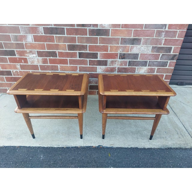 1960s Pair of Mid Century Modern Lane Acclaim Two Tiered Side / End Lamp Tables. For Sale In Orlando - Image 6 of 10