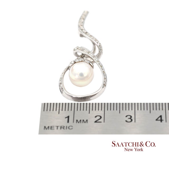 18k (750) White Gold Natural Diamond and White Pearl Pendant Necklace For Sale - Image 11 of 12