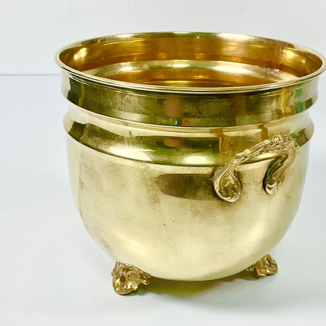 Mid-Century Hollywood Regency Boho Chic English Traditional Style 3-Footed Brass Planter For Sale - Image 9 of 11