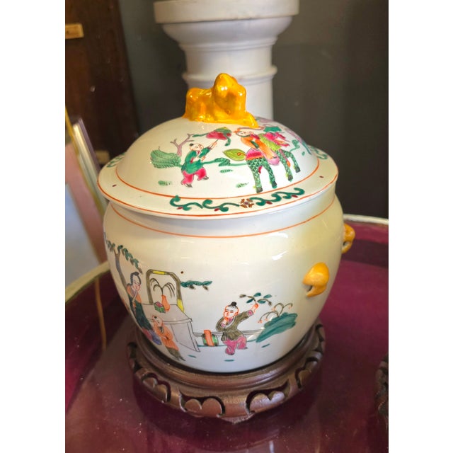 Vintage Chinese Porcelain Hand Painted Rice Pot / Ginger Jar a Pair For Sale - Image 4 of 11