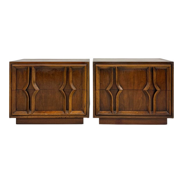 Vintage MCM Walnut Brutalist Bedside Tables – Pair For Sale
