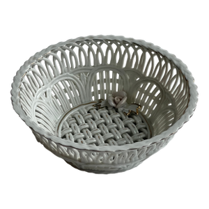 Basketweave Round Porcelain Bowl With Gold Details and a Pink Rose