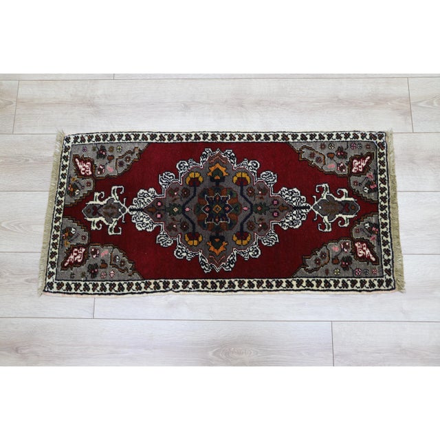 Size: 1.6 x 3.4 ft (50 x 105 cm) 18 x 41 inches Color: Red, Gray, White, Yellow, Pink Material: 100% Hand Spun Organic...