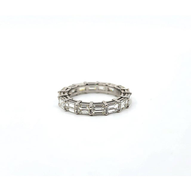 3.86 Ct Emerald Cut East West Eternity Ring Size 6 For Sale In Chicago - Image 6 of 9