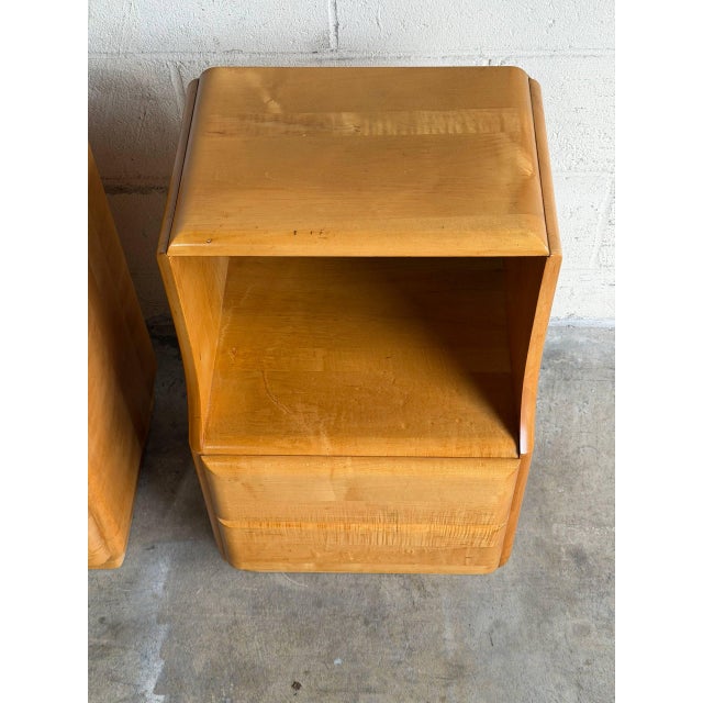 1950s Pair of Heywood-Wakefield Maple Nightstands Sculptural Solid Wood Bedroom Bedside Tables Mid-Century Modern 1950s For Sale - Image 5 of 10