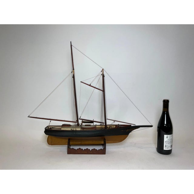 Early 20th Century Model of the Schooner Yacht Vim For Sale - Image 5 of 12