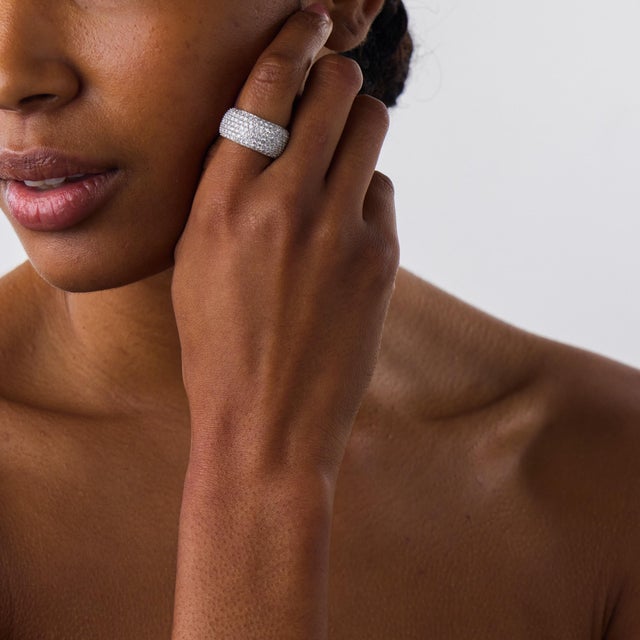 This striking contemporary diamond pavé band is a beautifully crafted 2020’s design, set with 151 round brilliant cut...