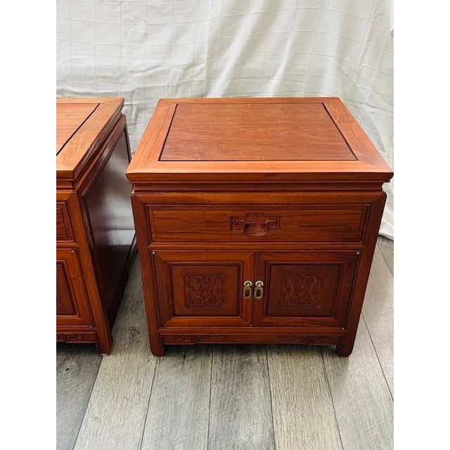 1960s 1960s Pair of Chinese Mid Century Rosewood Chippendale Nightstands or Side Tables For Sale - Image 5 of 15