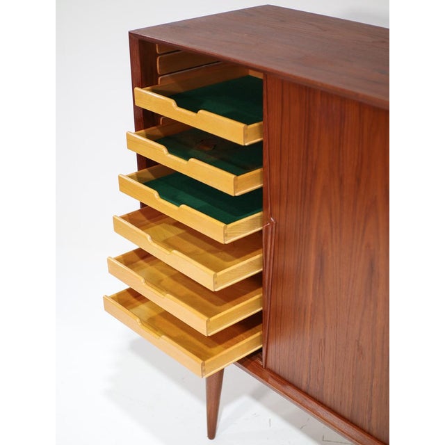 Model 19 Highboard in Teakwood attributed to Gunni Omann for Omann Jun, Denmark, 1960s For Sale - Image 17 of 18