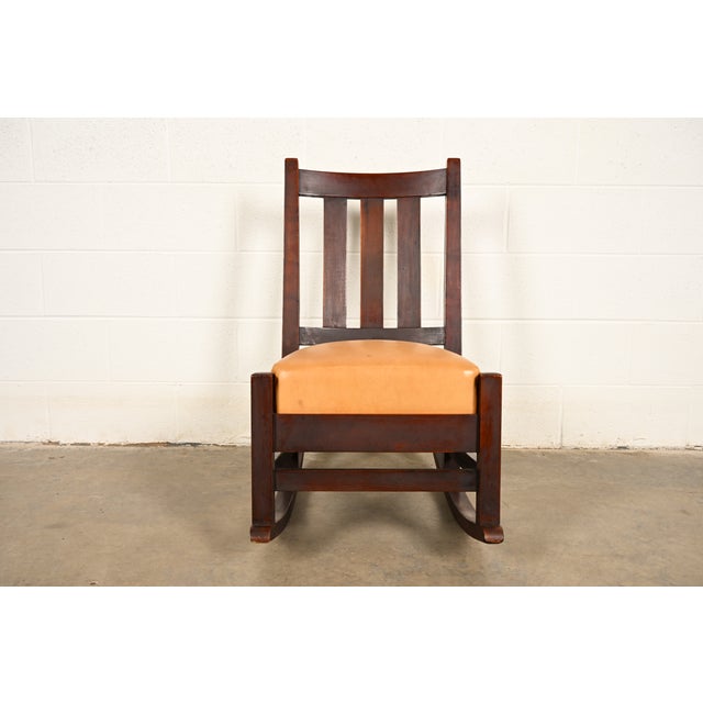 An exceptional antique Mission or Arts & Crafts period rocking chair By L. & J. G. Stickley USA, Circa 1902 Gorgeous...