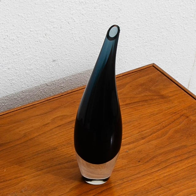 Glass Mid Century Modern Art Glass Vase Two Tone Tear Drop Shape Sweden Black Glass For Sale - Image 7 of 12