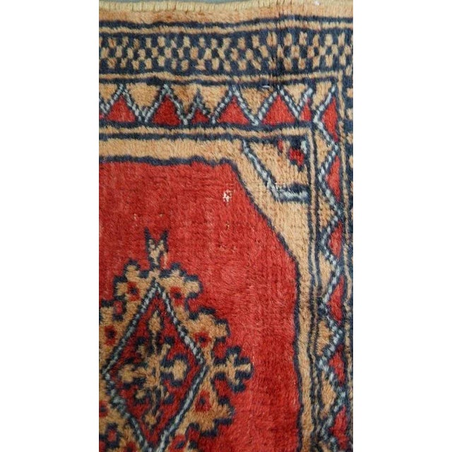 1980s Hand-Knotted Square Oriental Decorative Rug with Red Colors For Sale - Image 5 of 7