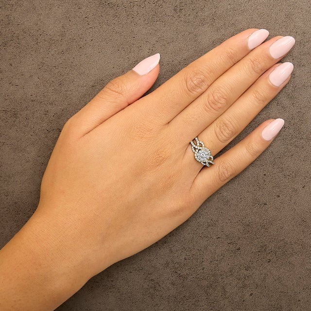 Early 21st Century 10K Rose Gold 3/4 Cttw Diamond Floral Cluster Head and Twisted Shank Cocktail Ring (H-I Color, SI1-SI2 Clarity) - Size 8 For Sale - Image 5 of 6