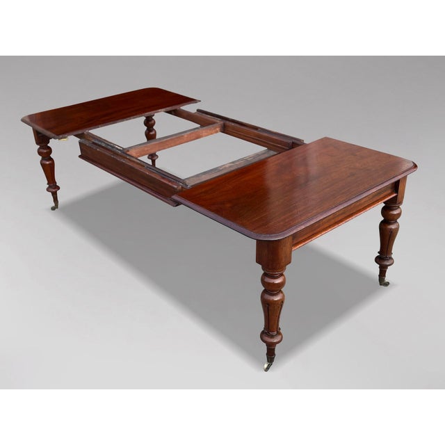 Good Quality Early 19th Century William IV Period Mahogany Extending Pull-Out Dining Table This early 19th-century William...