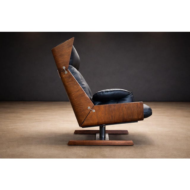 Brazilian Modern Armchair and Ottoman in Rosewood, Leather, and Metal, Jd Móveis, 1960s For Sale - Image 10 of 13
