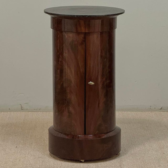 Early 19th Century French Empire to Louis Philippe Mahogany Marble Top Cabinet ~ Pedestal For Sale - Image 4 of 18