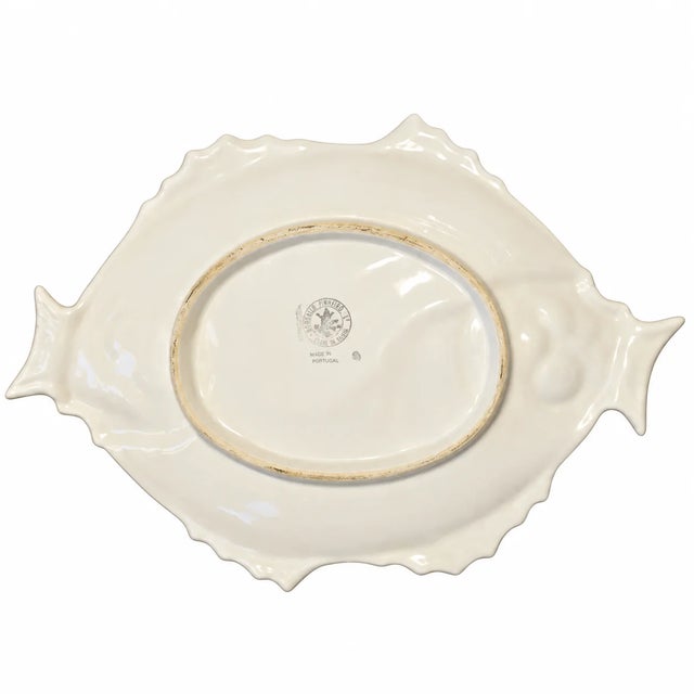 Two fish. One platter. Zero subtlety. This vintage Bordallo Pinheiro serving platter is molded as a pair of opposing fish,...