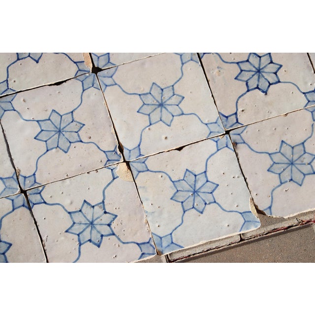 Baroque Antique 18th Century Set of 46 Portuguese Tiles Rare Floral Baroque Pattern For Sale - Image 3 of 18