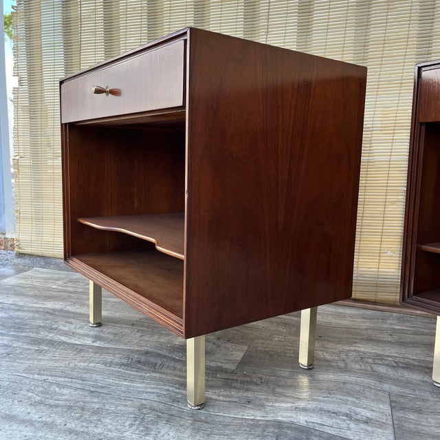 A Pair of Refinished Mid Century Modern Nightstands by John Stuart. Circa 1960s For Sale - Image 15 of 17