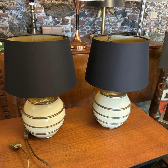 Mid-Century Modern Two 1970s Mid-Century Modern Brass and Ivory Lacquered Metal Italian Table Lamps For Sale - Image 3 of 10