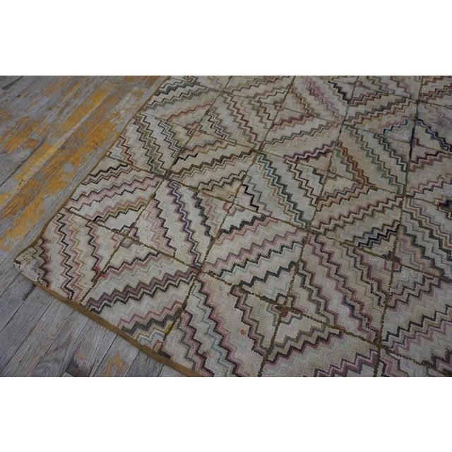1950s 1950s Soft Zig Zag Modern Vintage American Hooked Rug 4' 6''x5' 8'' Woven Wool Carpet For Sale - Image 5 of 10