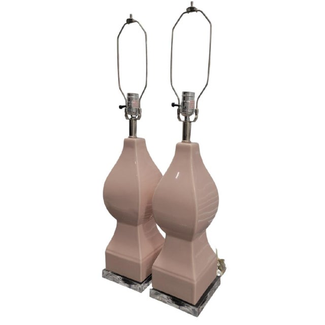 Mid-Century Modern Vintage Coastal Pale Blush Pink Lucite Base Urn Style Table Lamps - a Pair For Sale - Image 3 of 6