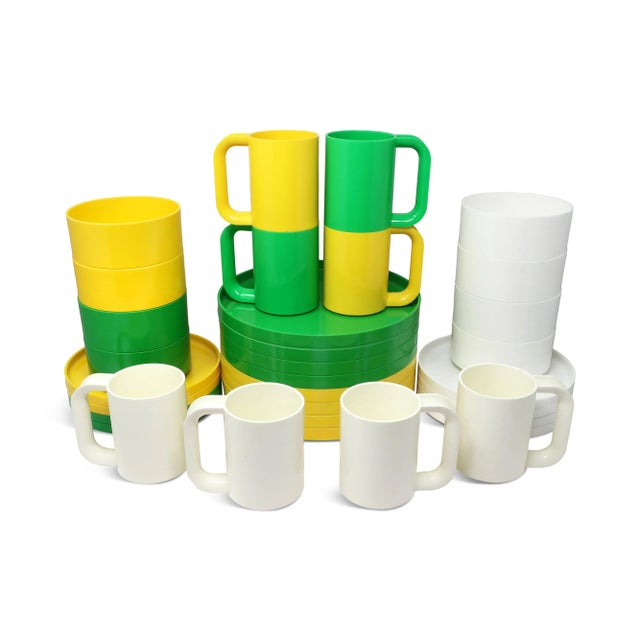 Mid-Century Modern Green, Yellow and White Dinnerware by Vignelli for Heller - Set of 32 For Sale - Image 3 of 7