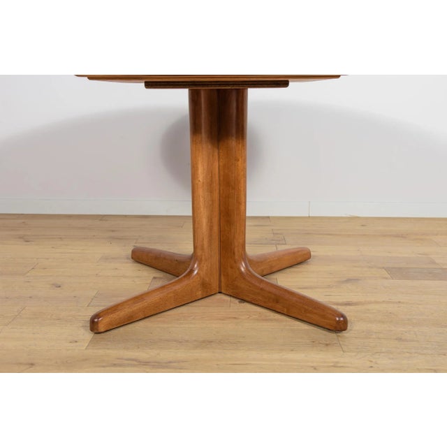 Mid-Century Round Walnut Extendable Dining Table, United Kingdom, 1950s For Sale - Image 14 of 17
