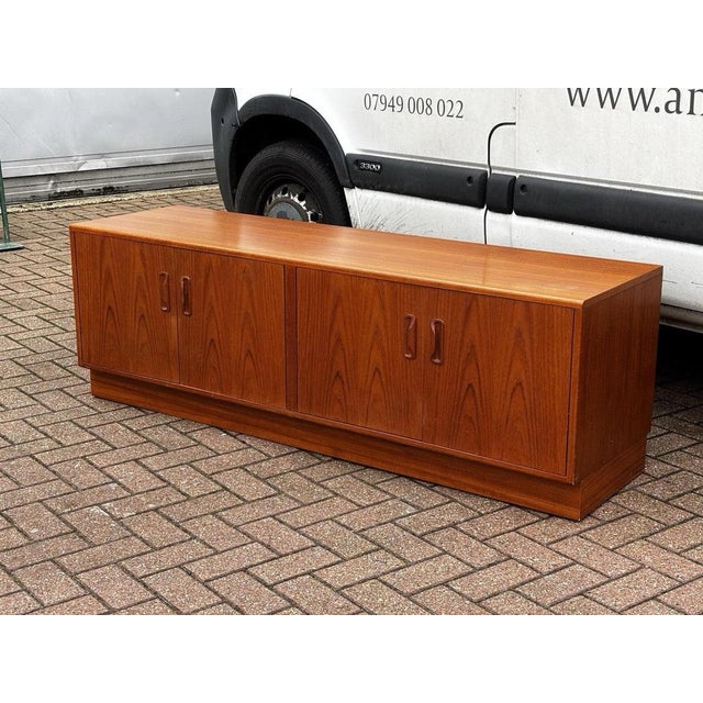 Mid-Century Modern Sideboard in Wood from G-Plan For Sale - Image 4 of 10