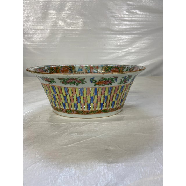 Chinoiserie Late 19th Century Chinese Porcelain Rose Medallion Chestnut Bowl For Sale - Image 3 of 11