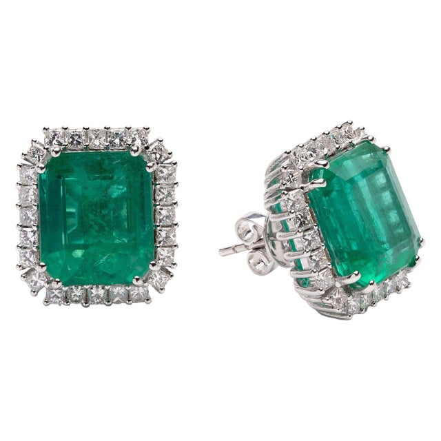 13.04 Carats Natural Zambian Emerald and 2.25 Carats Diamond Earring in 14k Gold For Sale - Image 4 of 8