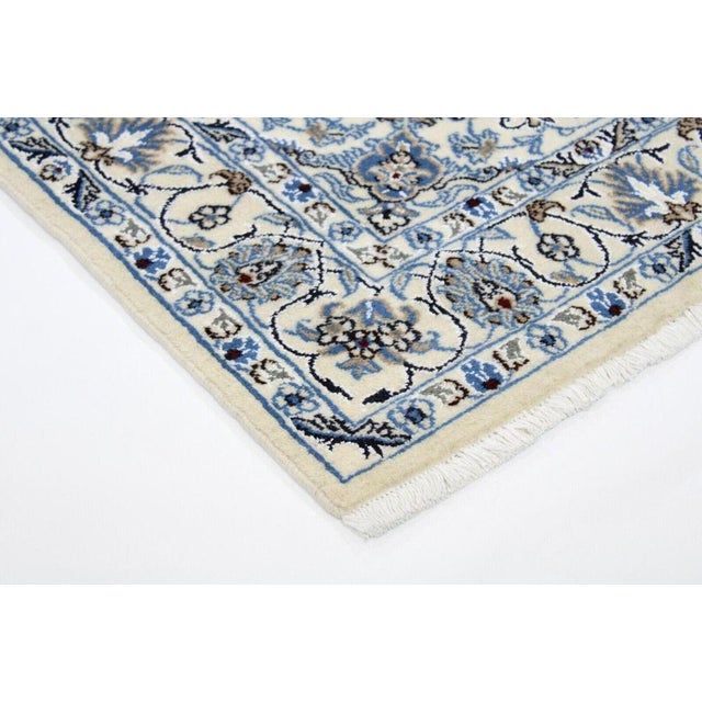 Vintage Middle Eastern Rug in Wool For Sale - Image 4 of 13