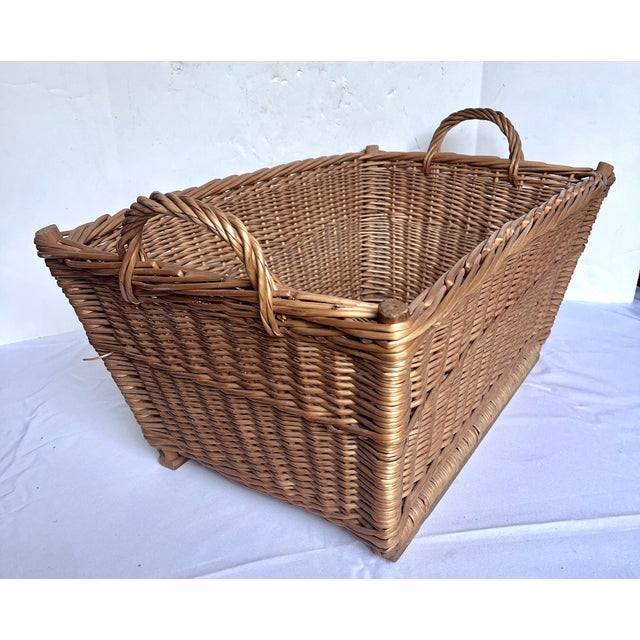 Brown Vintage 1940s European Woven Wicker Rectangular Market Basket For Sale - Image 8 of 12