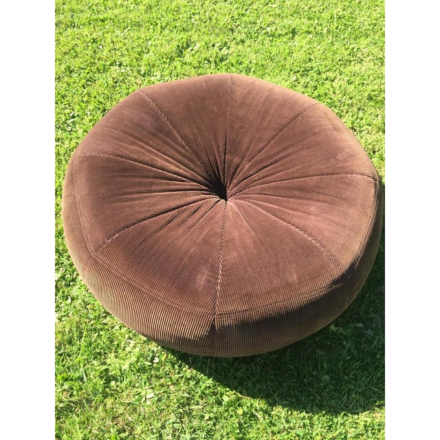Large XXL size pouf, pumpkin shaped vintage from the 70s, in chocolate-colored corduroy. Filled with BULTEX foam, atypical...