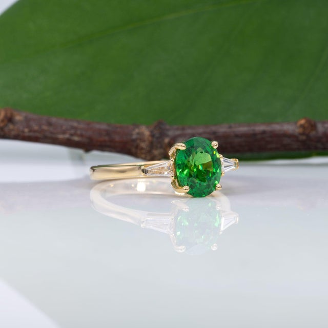 Metal 1.8Ct Tsavorite Garnet Ring With Earth-Mined Diamond Accents: Solid 18k Gold, Size 6.75 For Sale - Image 7 of 9