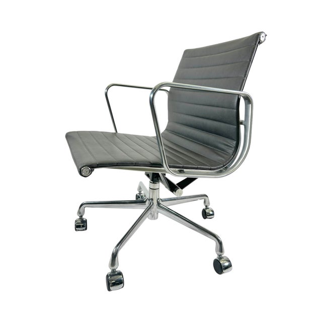 2000 - 2009 2009 Herman Miller Eames Aluminum Group Management Chair in Pebble Gray Leather For Sale - Image 5 of 7