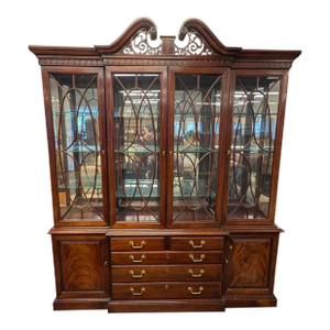 1980s Thomasville Georgian Style Large Mahogany China Display Breakfront