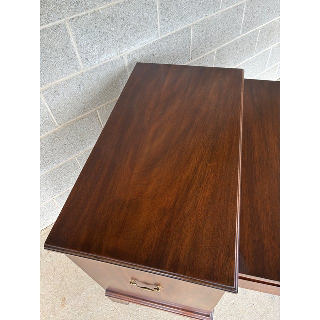 Henkel Harris (A) Henkel Harris Mahogany Bracket Foot 4 Drawer Bachelor Chest For Sale - Image 4 of 12