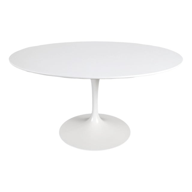 White Dining Table by Eero Saarinen for Knoll International For Sale
