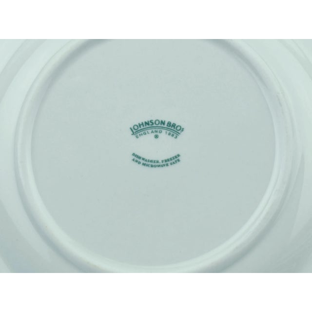 Johnson Brothers Late 20th Century Blue Willow Design Serving Salad Plates by Johnson Brothers- Set of 8 For Sale - Image 4 of 4