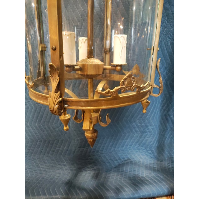French Late 20th Century French Louis XV Style Brass & Curved Glass Hall Lantern Chandelier For Sale - Image 3 of 5