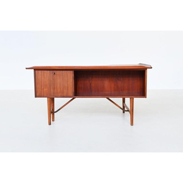 Mid-Century Modern Boomerang Writing Desk in Teak by Peter Løvig Nielsen, 1960 For Sale - Image 3 of 18