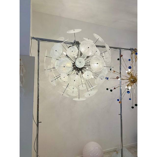Chromed Sputnik Hanging Light with Venied-White Alabastro Murano Glass Discs by Simoeng For Sale - Image 4 of 8