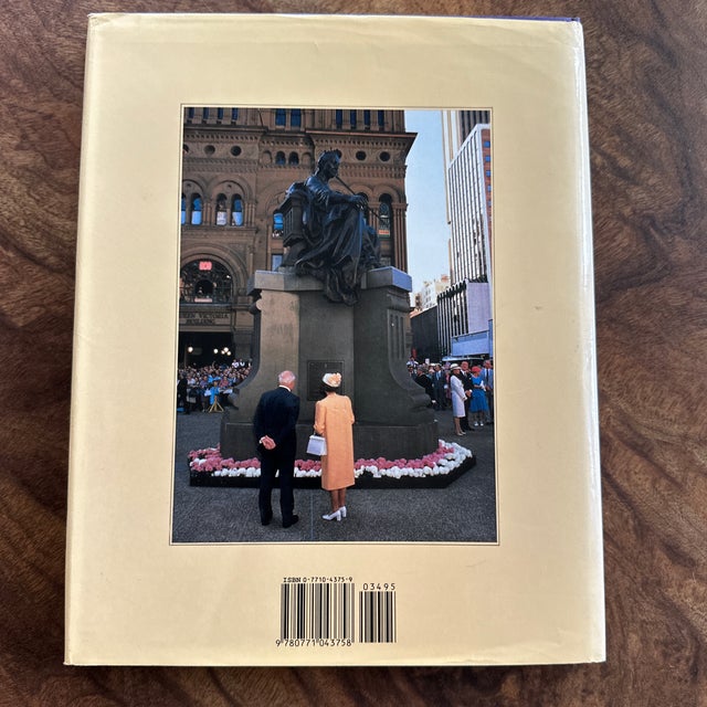 1990s Vintage Queen Elizabeth Book For Sale - Image 5 of 9