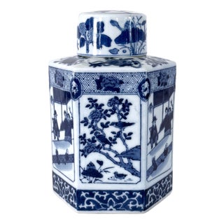 Vintage Blue and White Chinoiserie Porcelain Tea Caddy For Sale