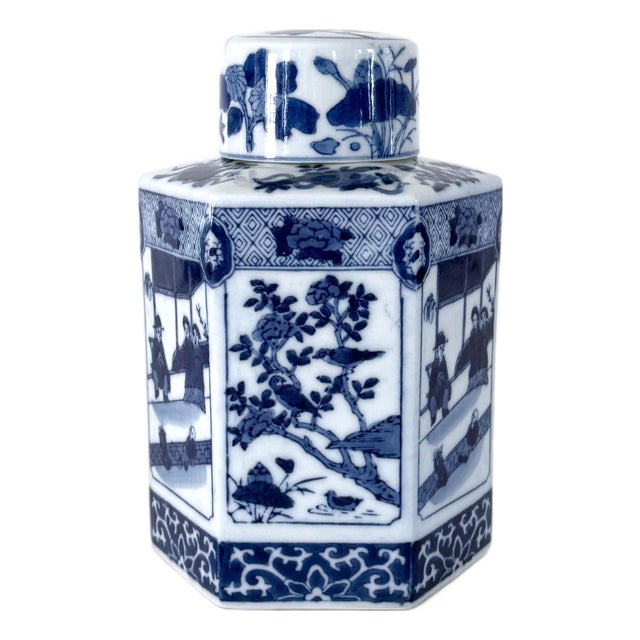 Vintage Blue and White Chinoiserie Porcelain Tea Caddy For Sale